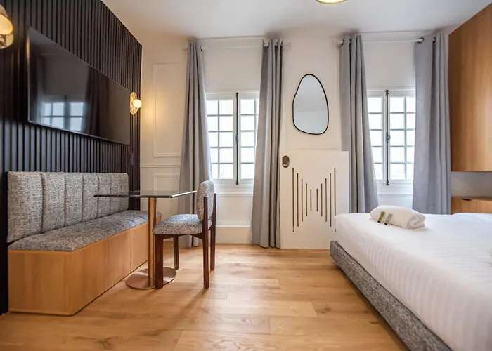 Luxury - Louvre, Palais Royal - Cia